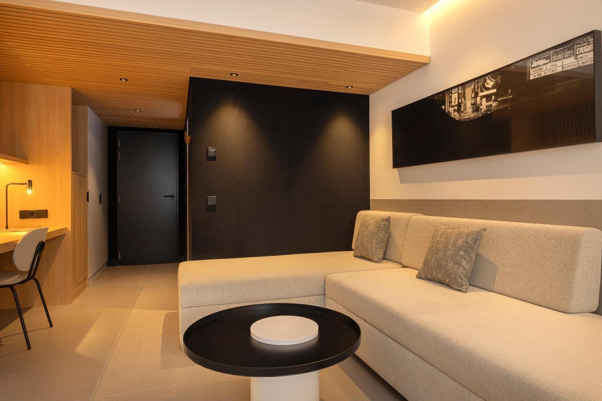 Double Room with Lounge,1668047565:JPEG